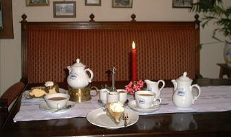 duftender Kaffee und Kuchen nach alten Rezepten